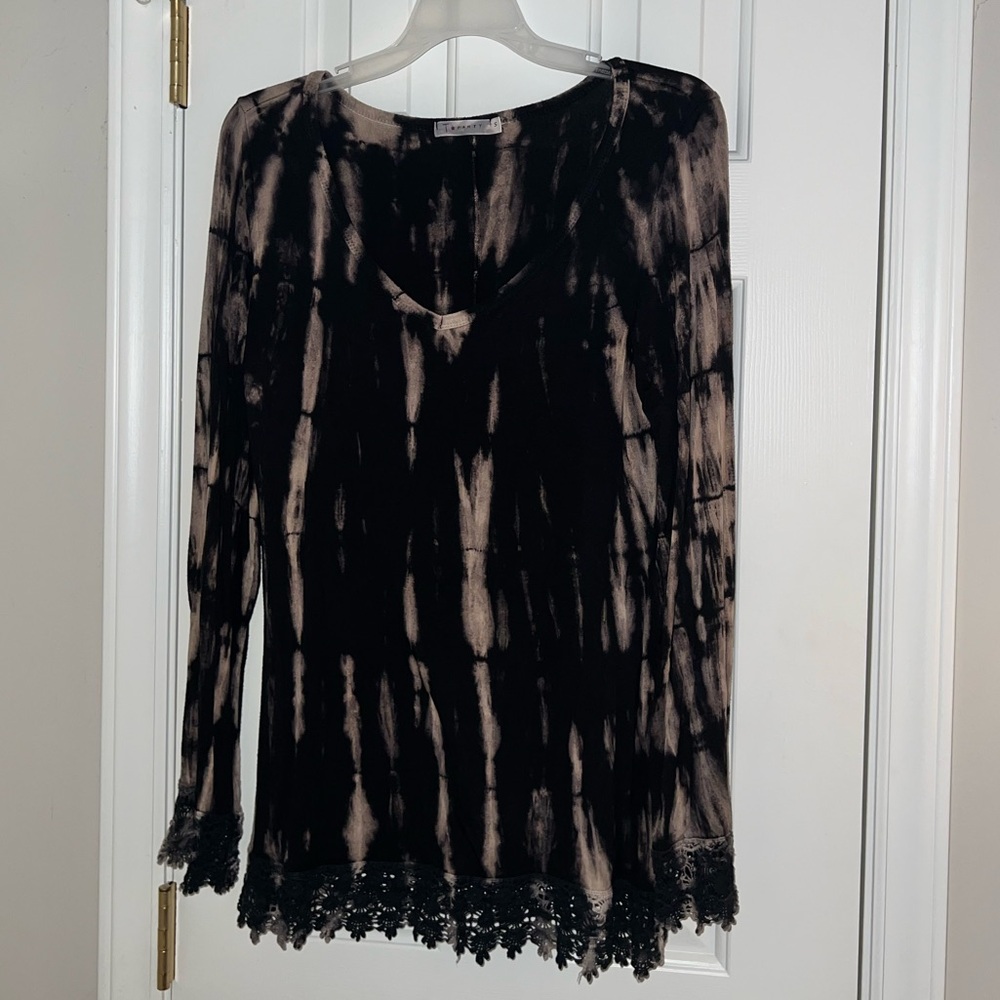 T PARTY BLACK TYE DYE TUNIC